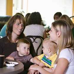 Petite enfance : le gouvernement donne la parole aux familles