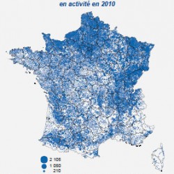 306 256 assistantes maternelles étaient en activité en 2010